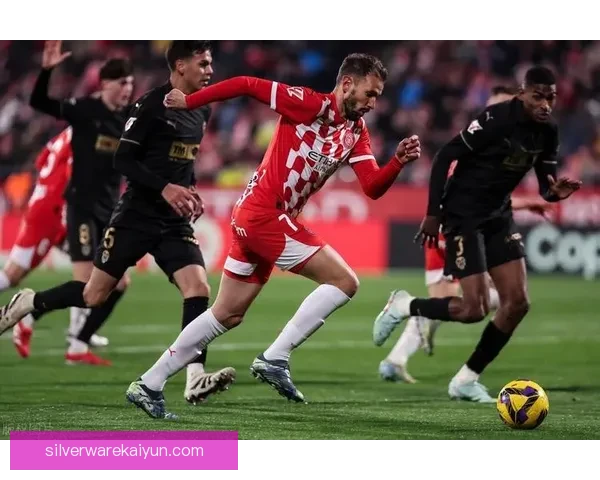 西甲巴萨高压逼抢展现出强大竞争力，状态稳健值得关注